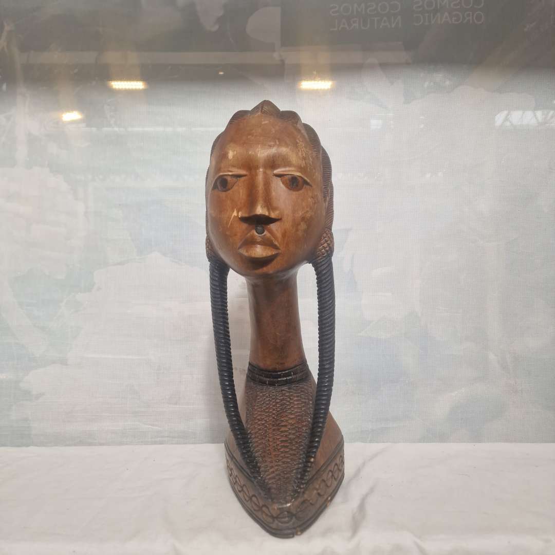 handcrafted-african-tribal-wooden-sculpture