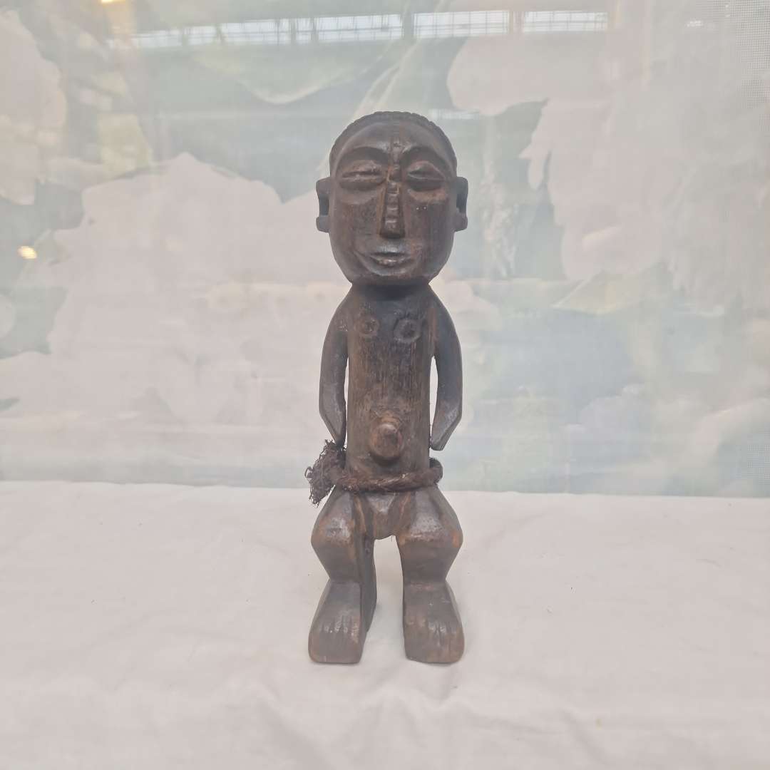 vintage-wooden-tribal-statue-ethnic-art