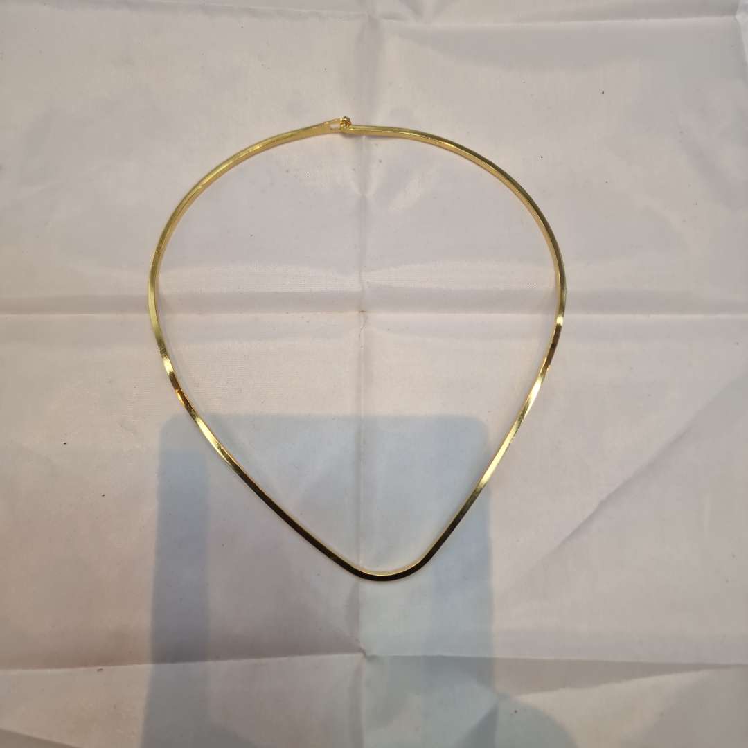classic-gold-necklace-for-women
