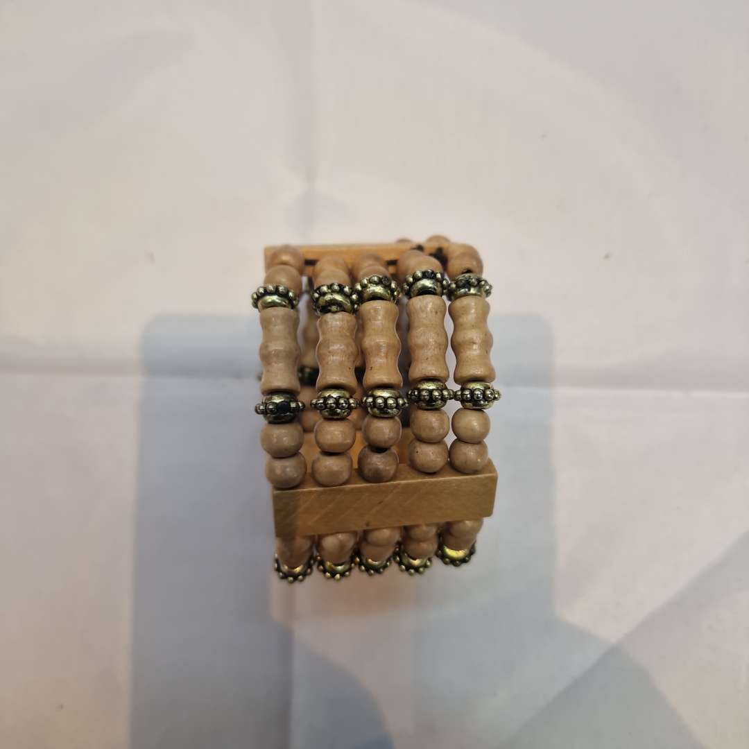 handmade-wooden-beaded-bracelet