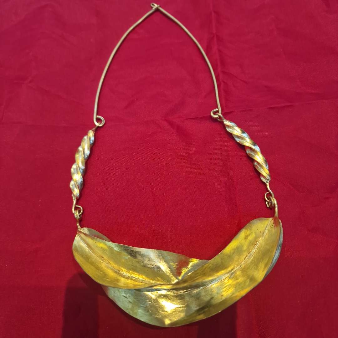 handcrafted-brass-leaf-pendant-necklace
