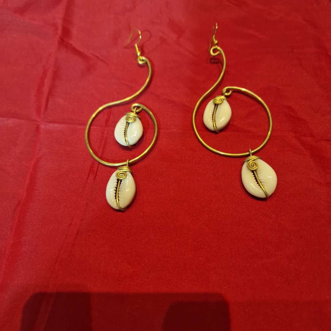handmade-cowrie-shell-hoop-earrings