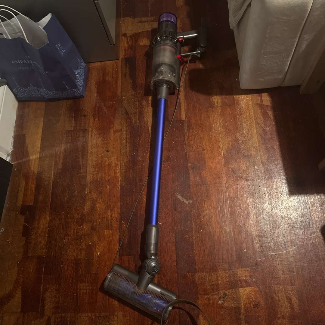 dyson-cordless-stick-vacuum-cleaner-powerful-suction