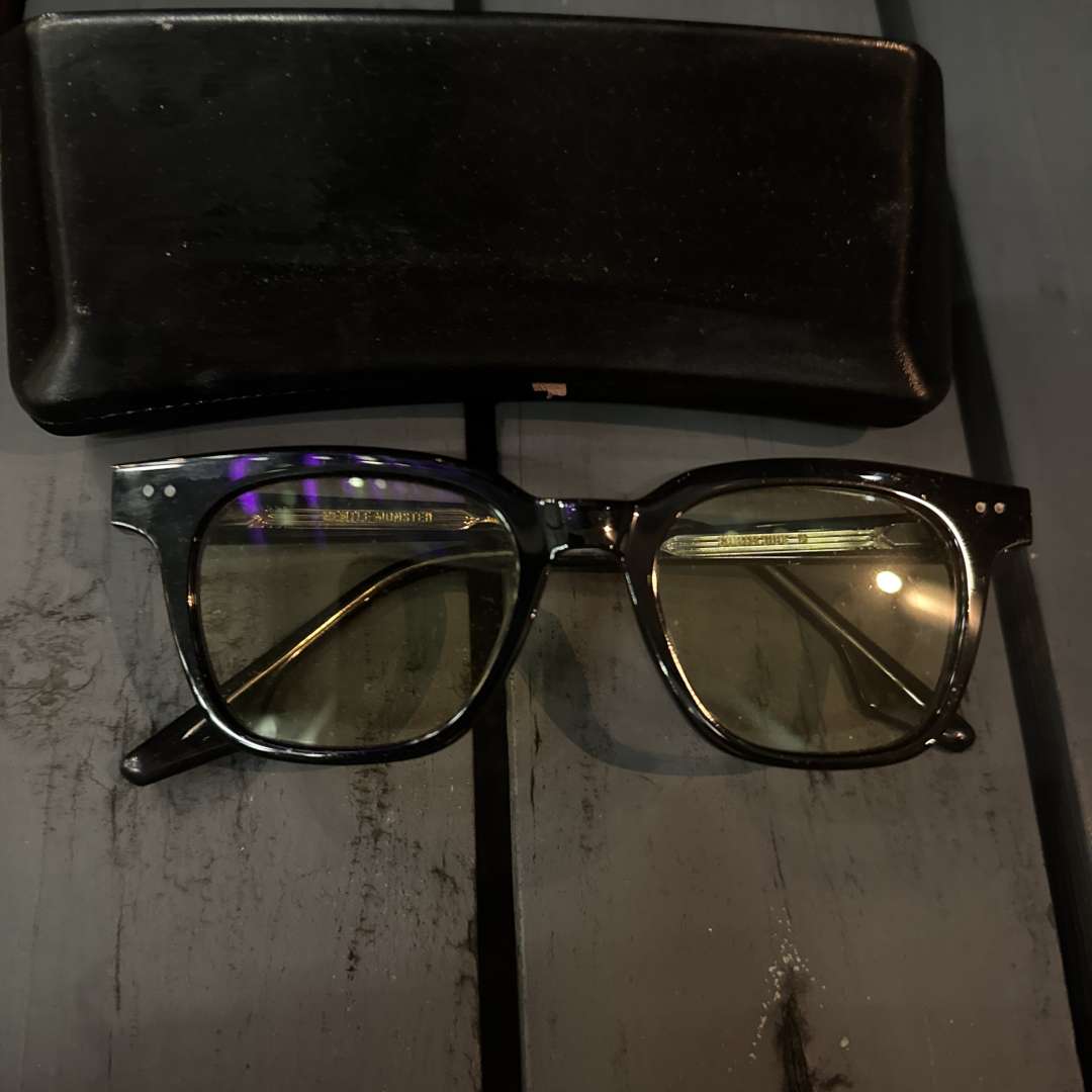 vintage-style-black-frame-glasses-with-case-gentle-monster