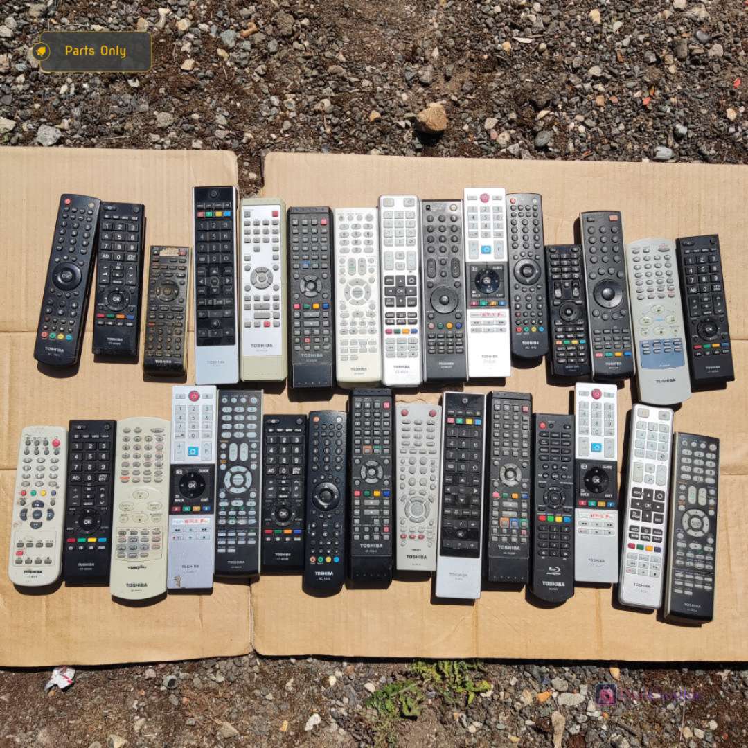 JOB LOT 30 TOSHIBA REMOTE CONTROLS MIXED MODELS TV REMOTE CONTROLLERS UNTESTED-6XJQl