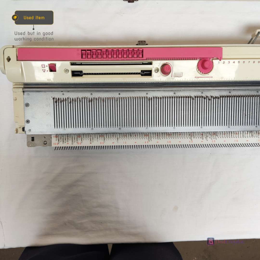 TOYOTA KS-858 KNITTING MACHINE WITH ATTACHMENTS VINTAGE AISIN